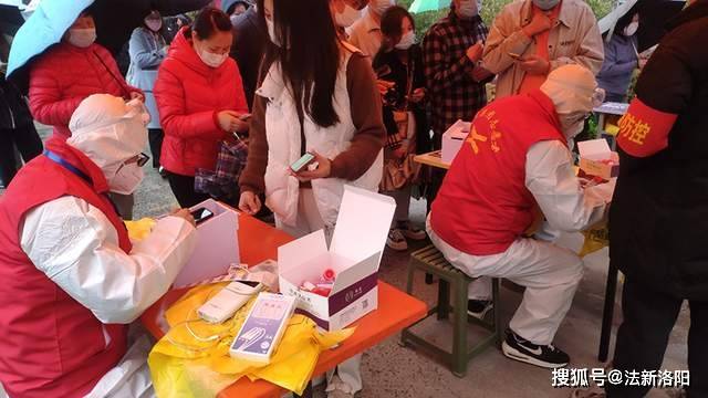 混阳志愿者参与核酸采样?社区回应,已暂停服务,全面消杀 混阳志愿者参与核酸采样?社区回应,已暂停服务,全面消杀