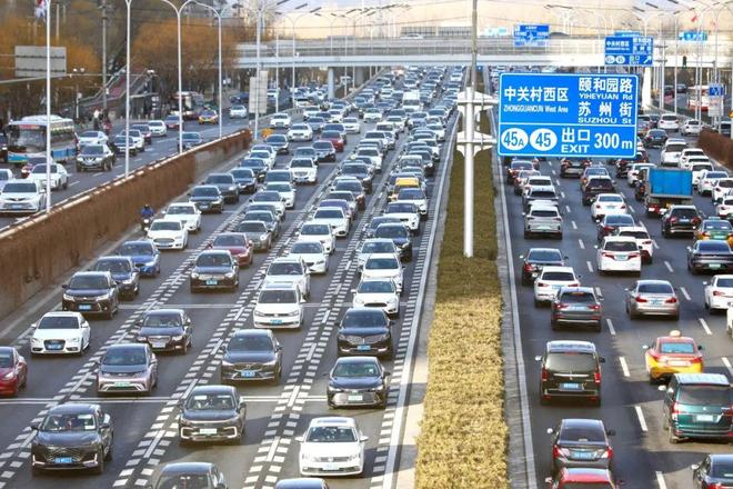北京小汽车摇号政策,城市交通治理的艰难平衡 北京小汽车摇号政策,城市交通治理的艰难平衡