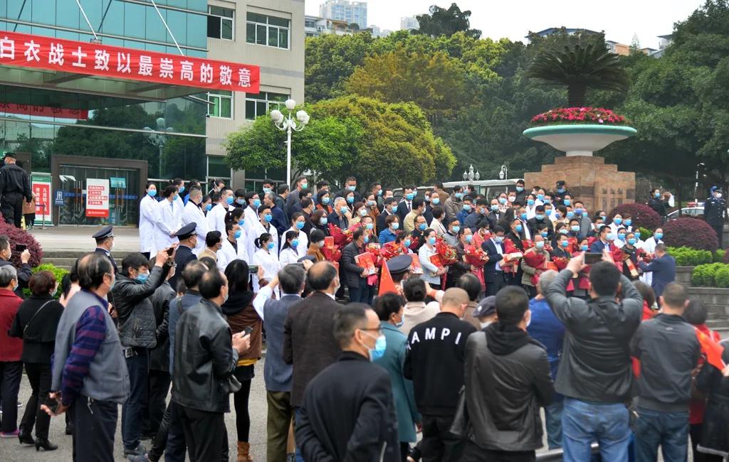 房卡必备教程“微信牛牛群房卡怎么弄”房卡详细充值