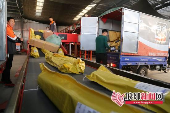 快递几号停运2025年极兔,春节服务全解析与行业趋势展望 快递几号停运2025年极兔,春节服务全解析与行业趋势展望