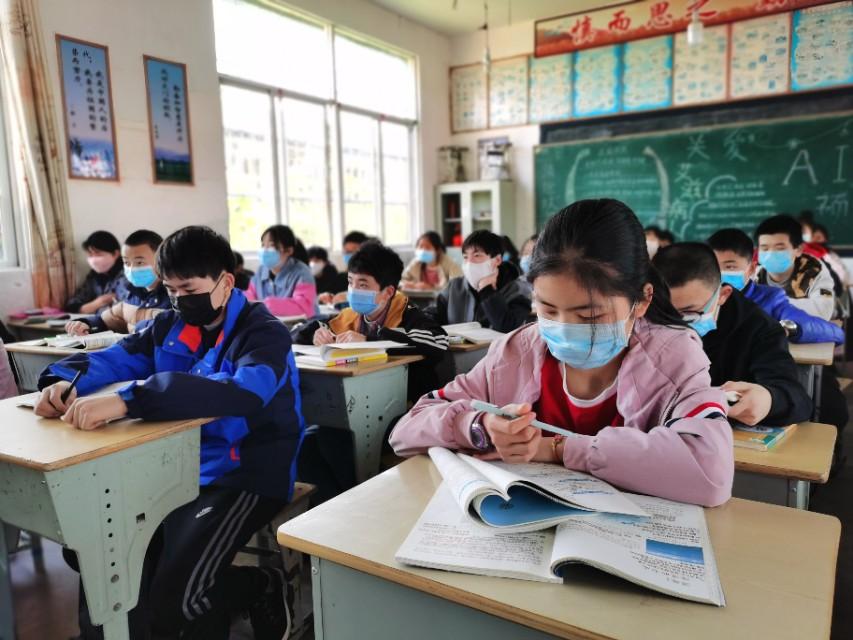 二连浩特紧急封城,草原口岸的疫情阻击战与人文坚守 二连浩特紧急封城,草原口岸的疫情阻击战与人文坚守