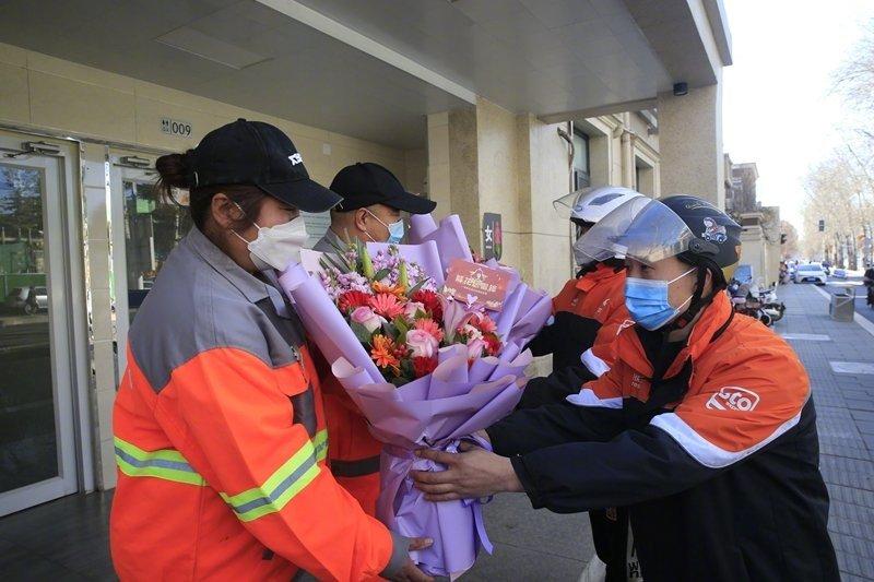 郑州3天封死疫情决策背后的防控逻辑与人文考量 郑州3天封死疫情决策背后的防控逻辑与人文考量