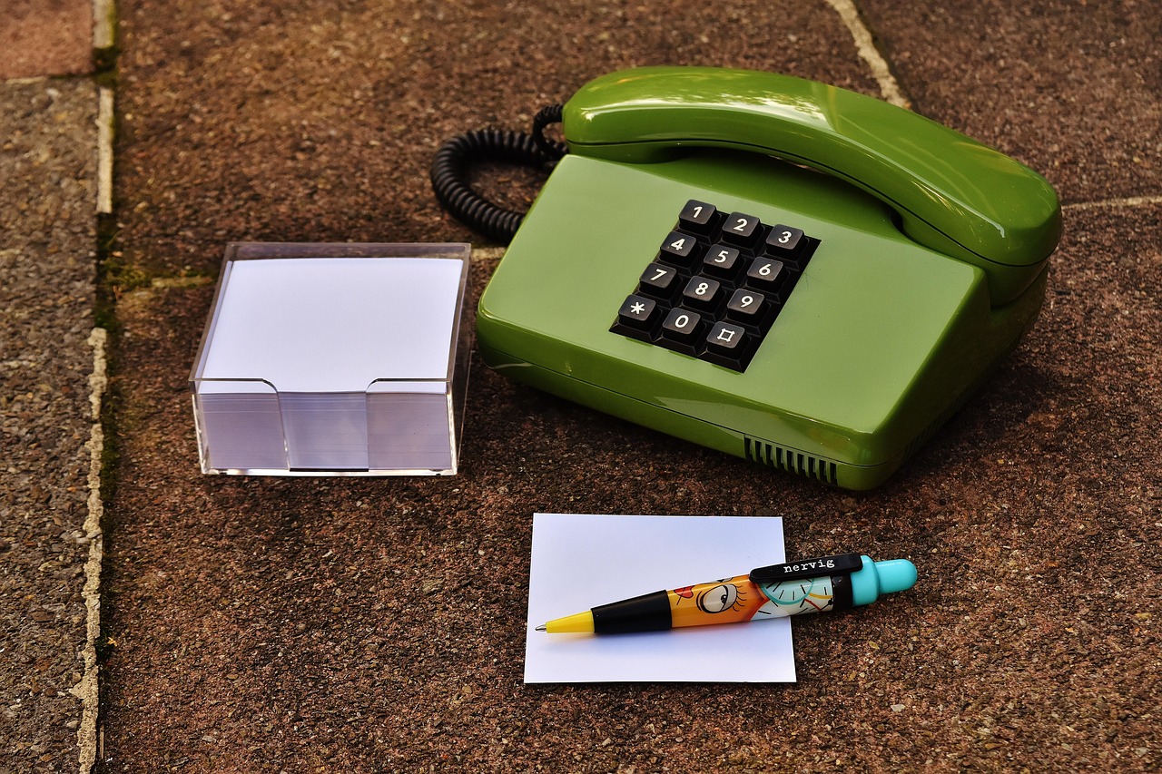 房卡必备教程“在哪里买微信牛牛房卡”详细房卡使用教程