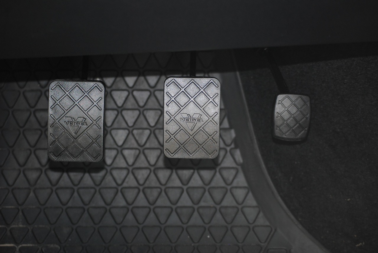 自动挡车有离合踏板吗？看完这个视频你就全明白了！